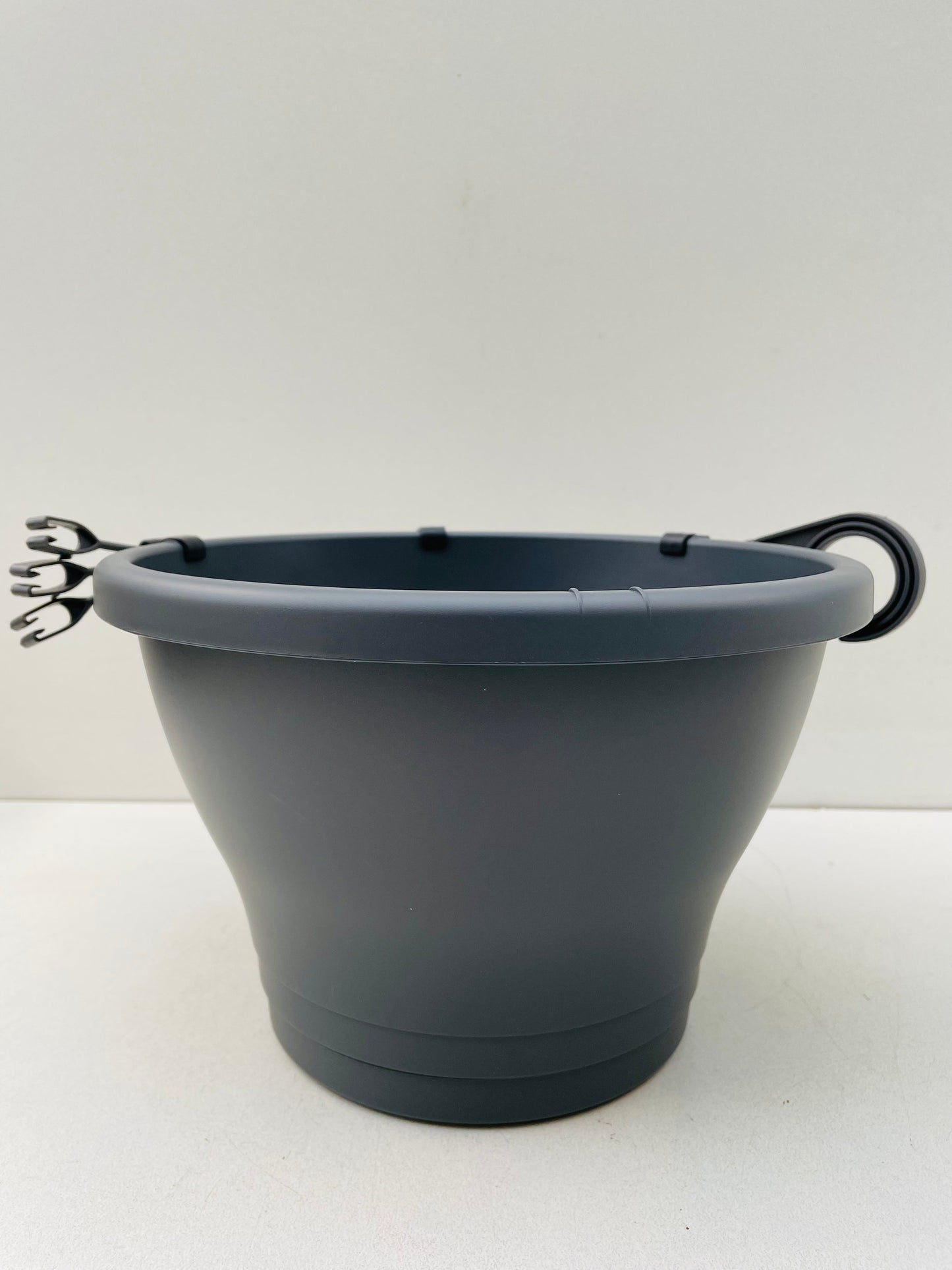 Bilde av Ampel Elho plastpotte grå med fat-Spanne Plantesalg