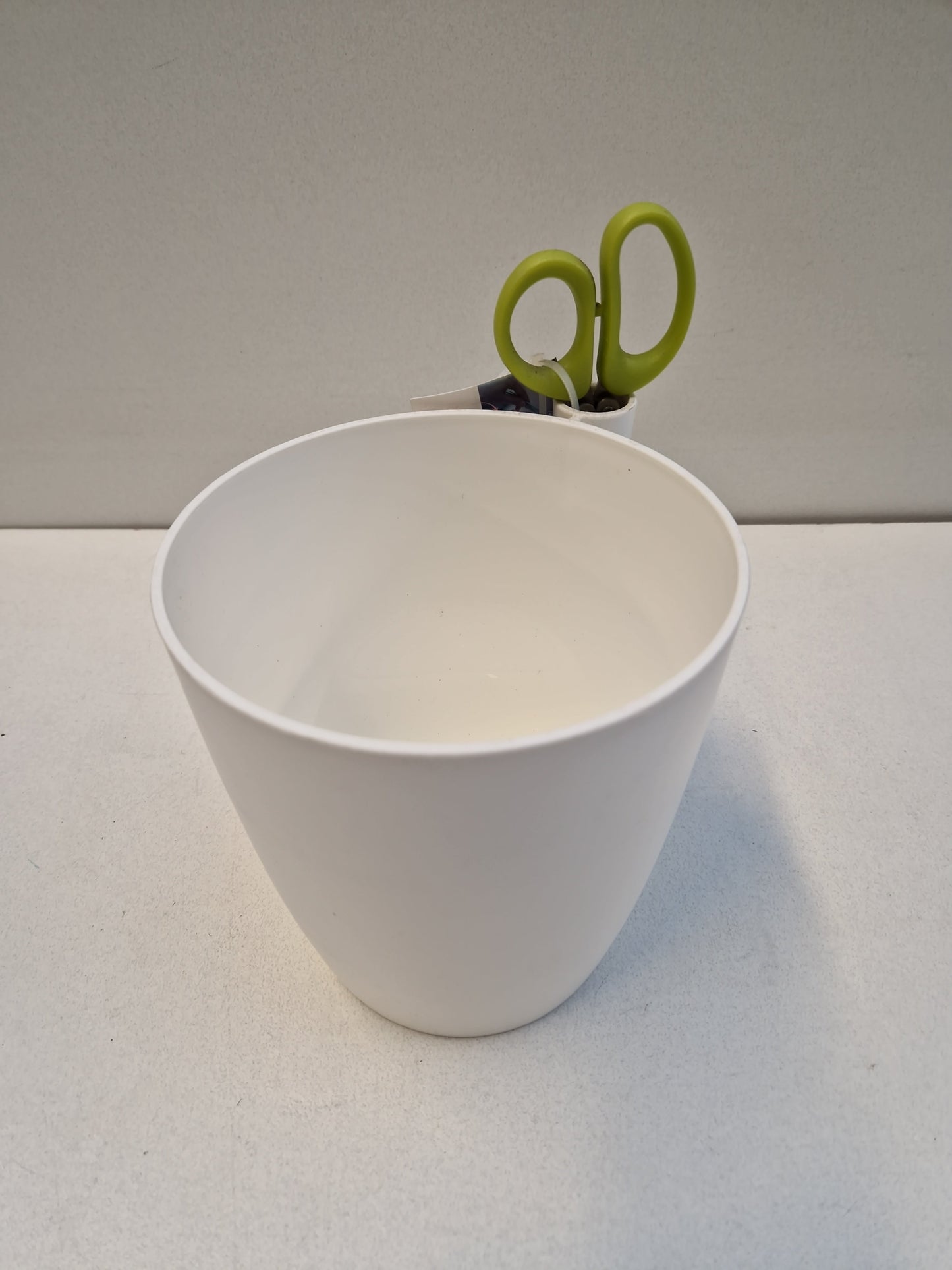 Bilde av Urtepotte med saks Elho-Spanne Plantesalg