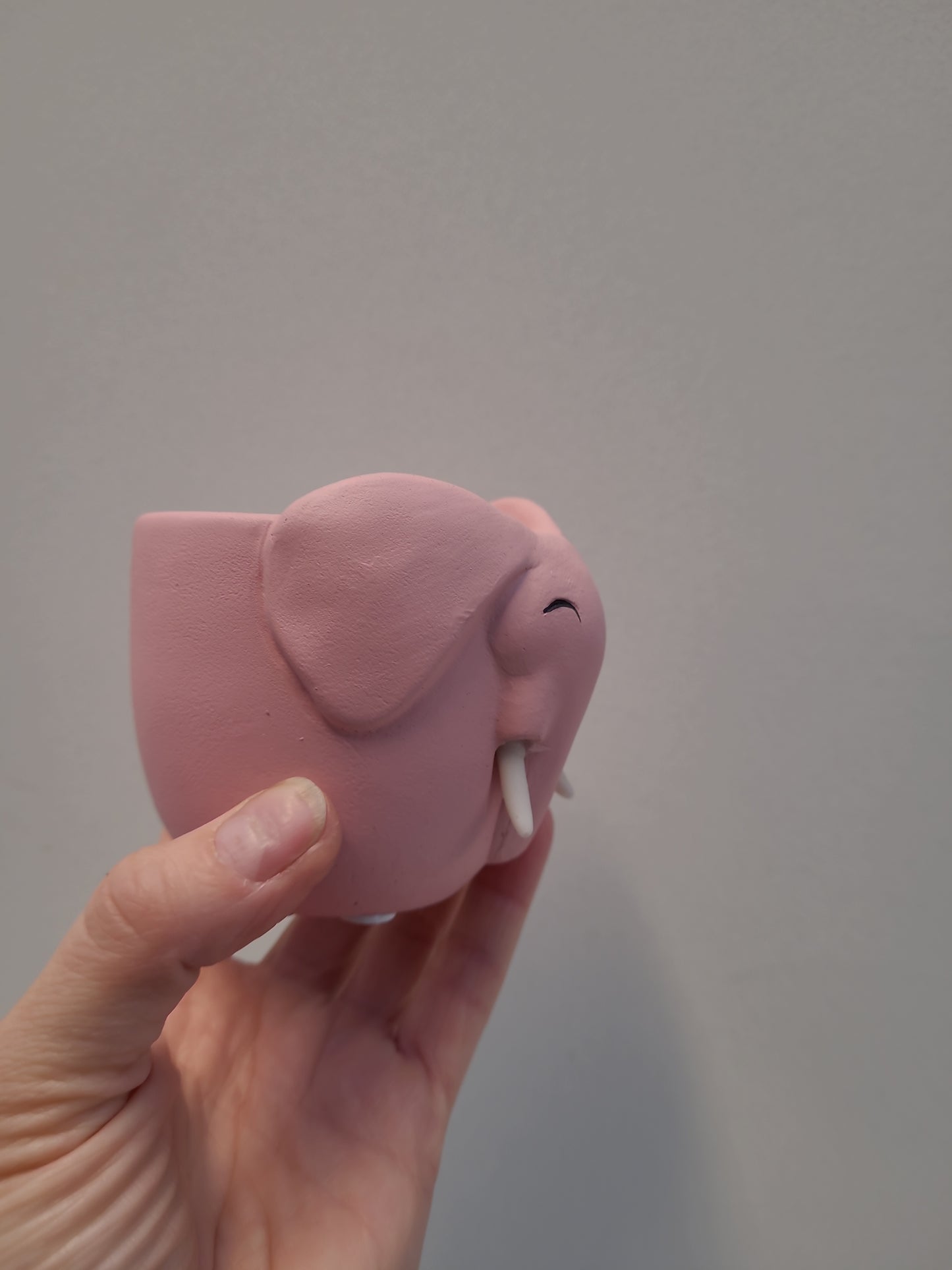 Potteskjuler rosa elefant